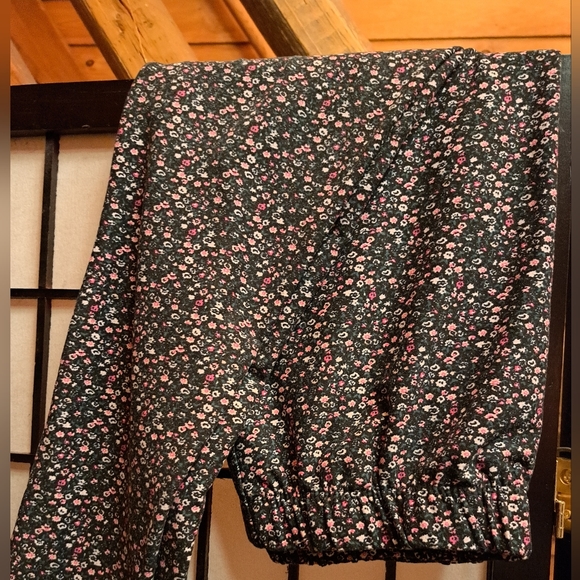 ☆ 2/$30 Bundle FLOWER 🌼 🌸 leggings - Picture 3 of 3